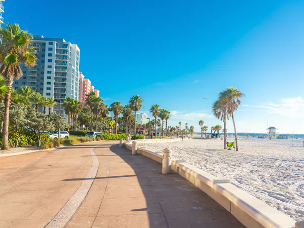 Weißer Sandstrand am Clearwater Beach in Florida