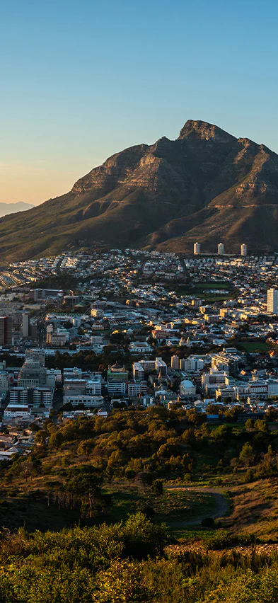 Cape Town von oben, getaucht in das goldene Licht des Sonnenuntergangs