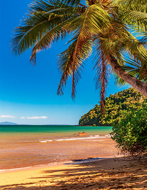 Wunderschöner afrikanischer Strand auf Nosy Be, Madagaskar