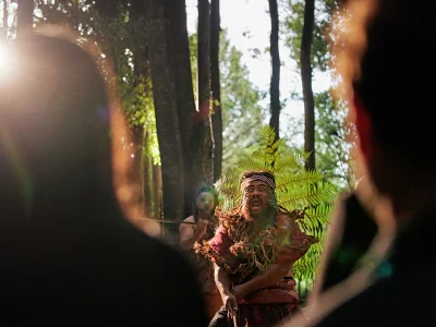 Maori führen einen Haka auf