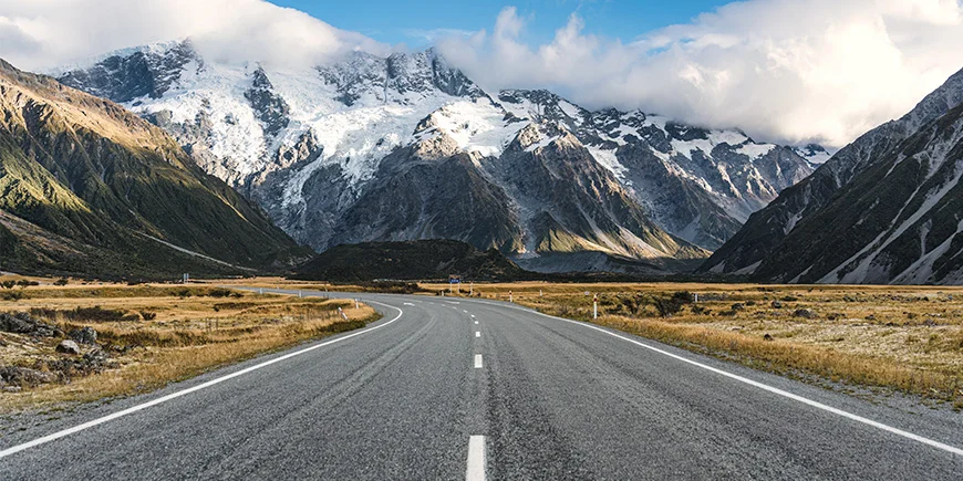 Einsame Straße in Neuseeland