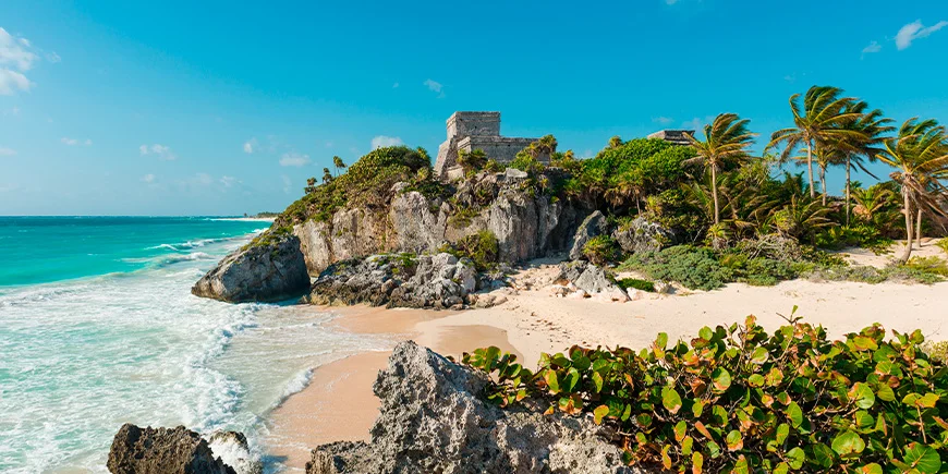 Strände und Maya-Ruinen in Tulum in Mexiko